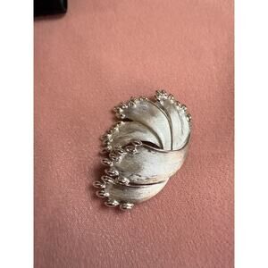 Trifari whispy brooch